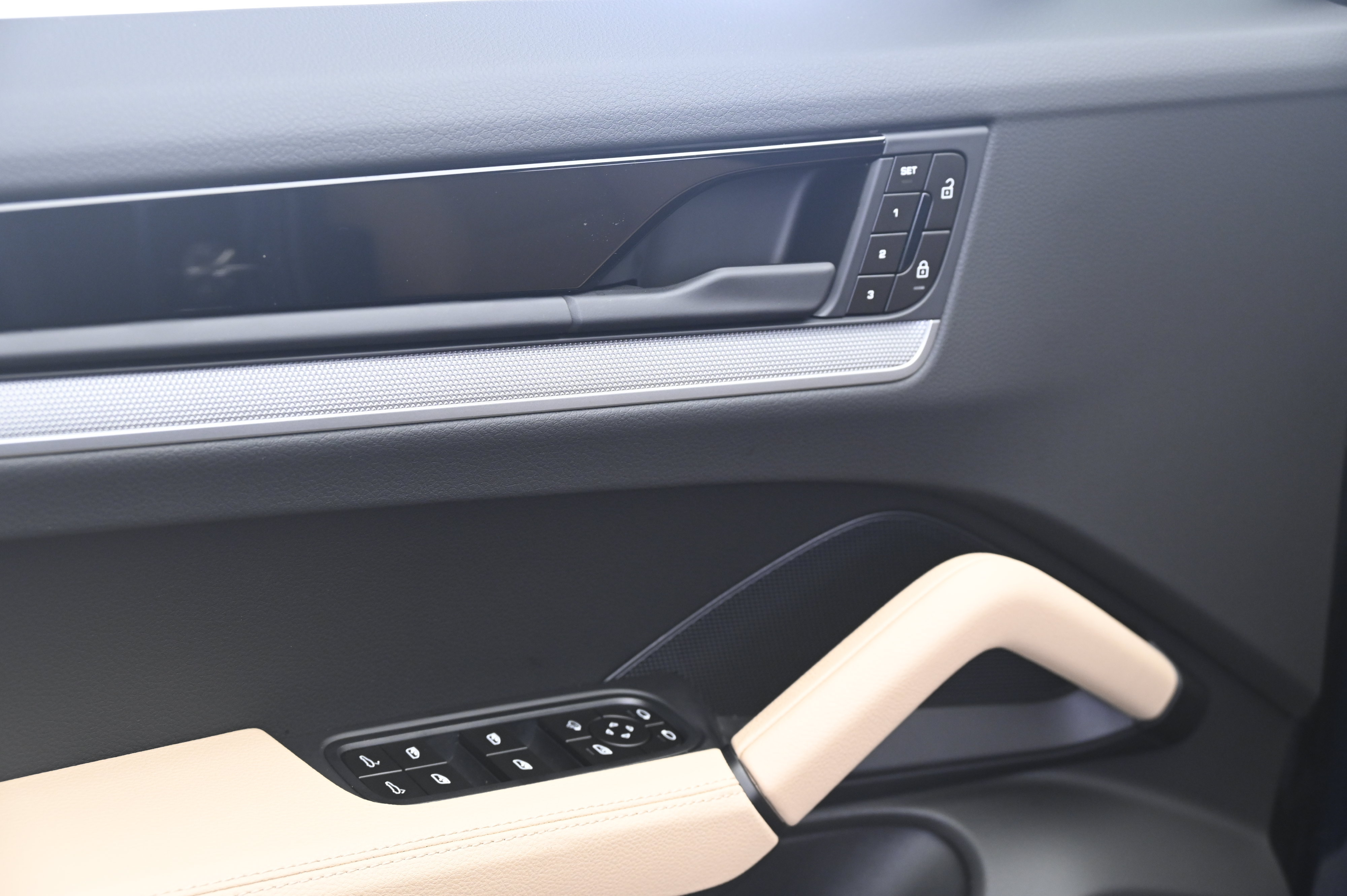 Certified 2026 Porsche Cayenne AWD/4WD image 27