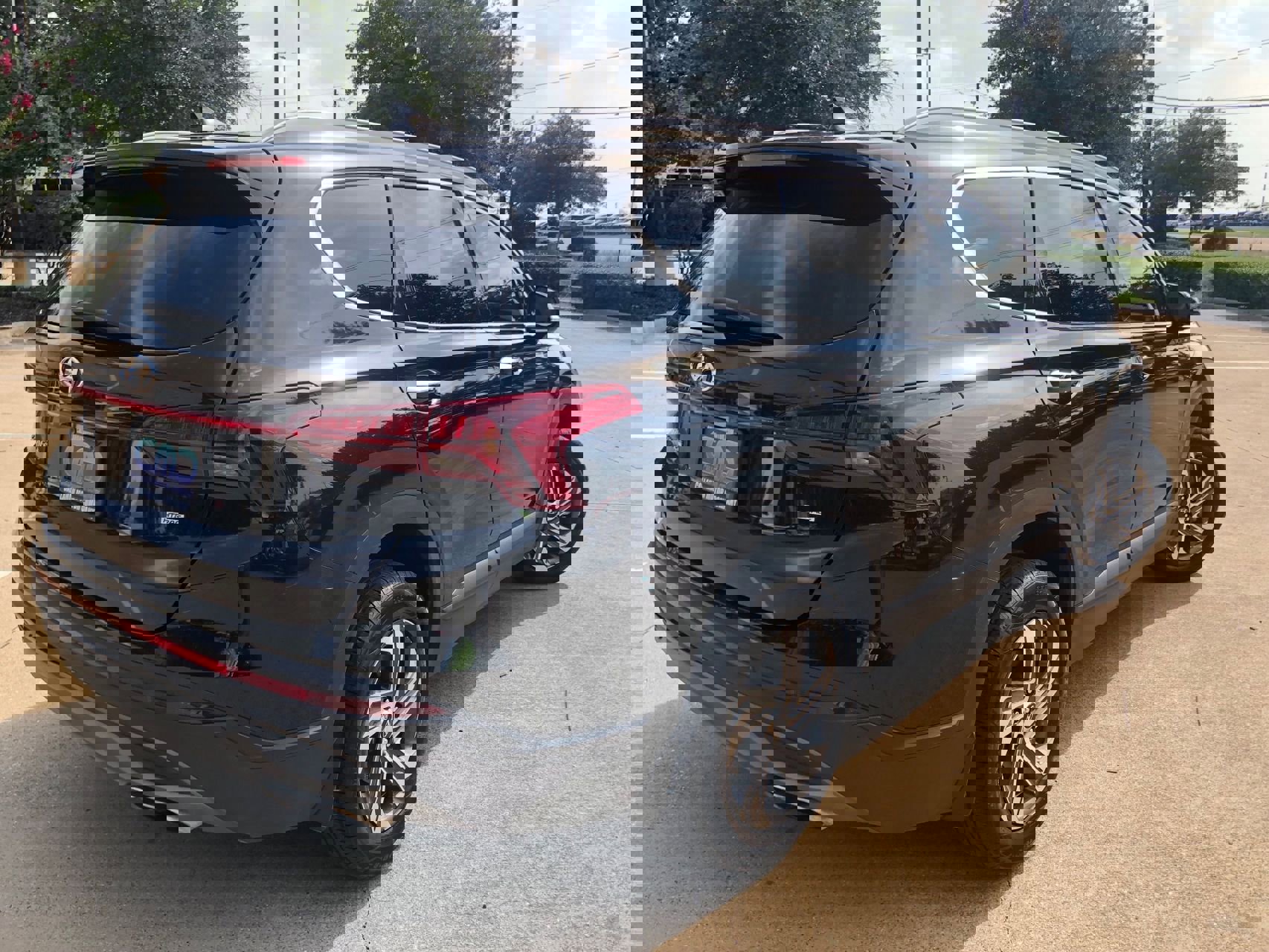 Used 2023 Hyundai Santa Fe SEL w/ Cargo Package image 6