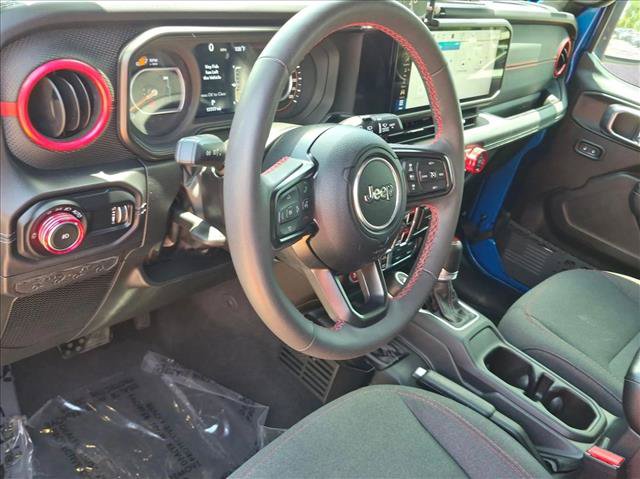 Used 2024 Jeep Wrangler Unlimited Rubicon w/ XTREMEE 35" Tire Package AWD/4WD image 9