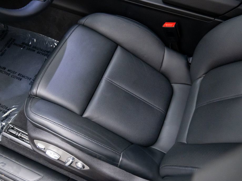 Certified 2025 Porsche Macan image 16