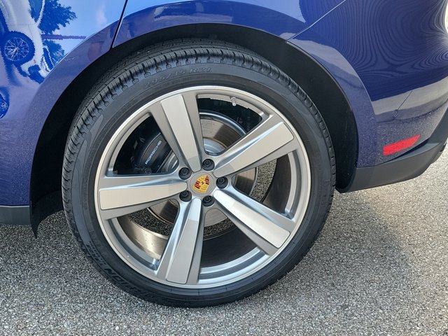 Certified 2026 Porsche Macan Turbo AWD/4WD image 13