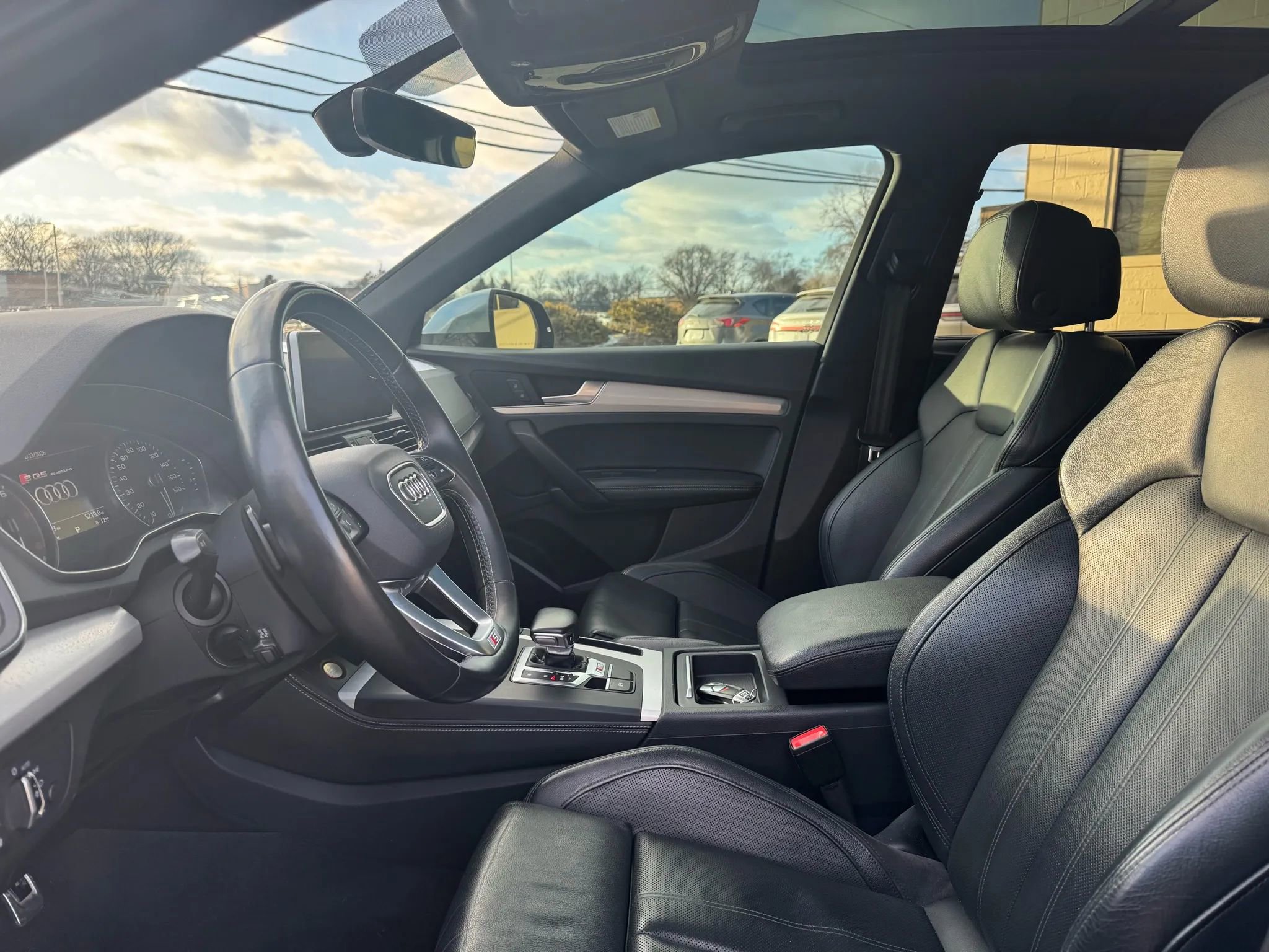 Used 2018 Audi SQ5 Premium Plus AWD/4WD image 21