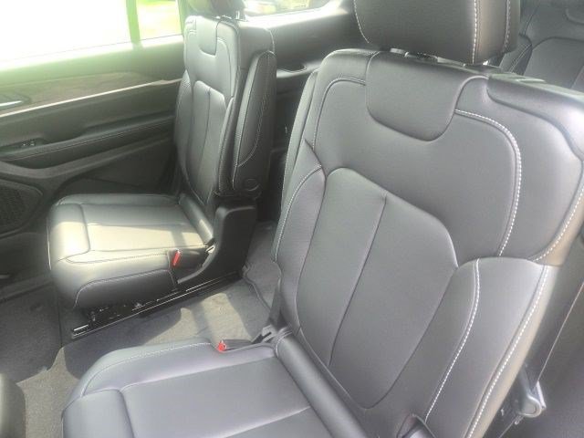 New 2027 Jeep Grand Cherokee L Limited AWD/4WD image 18