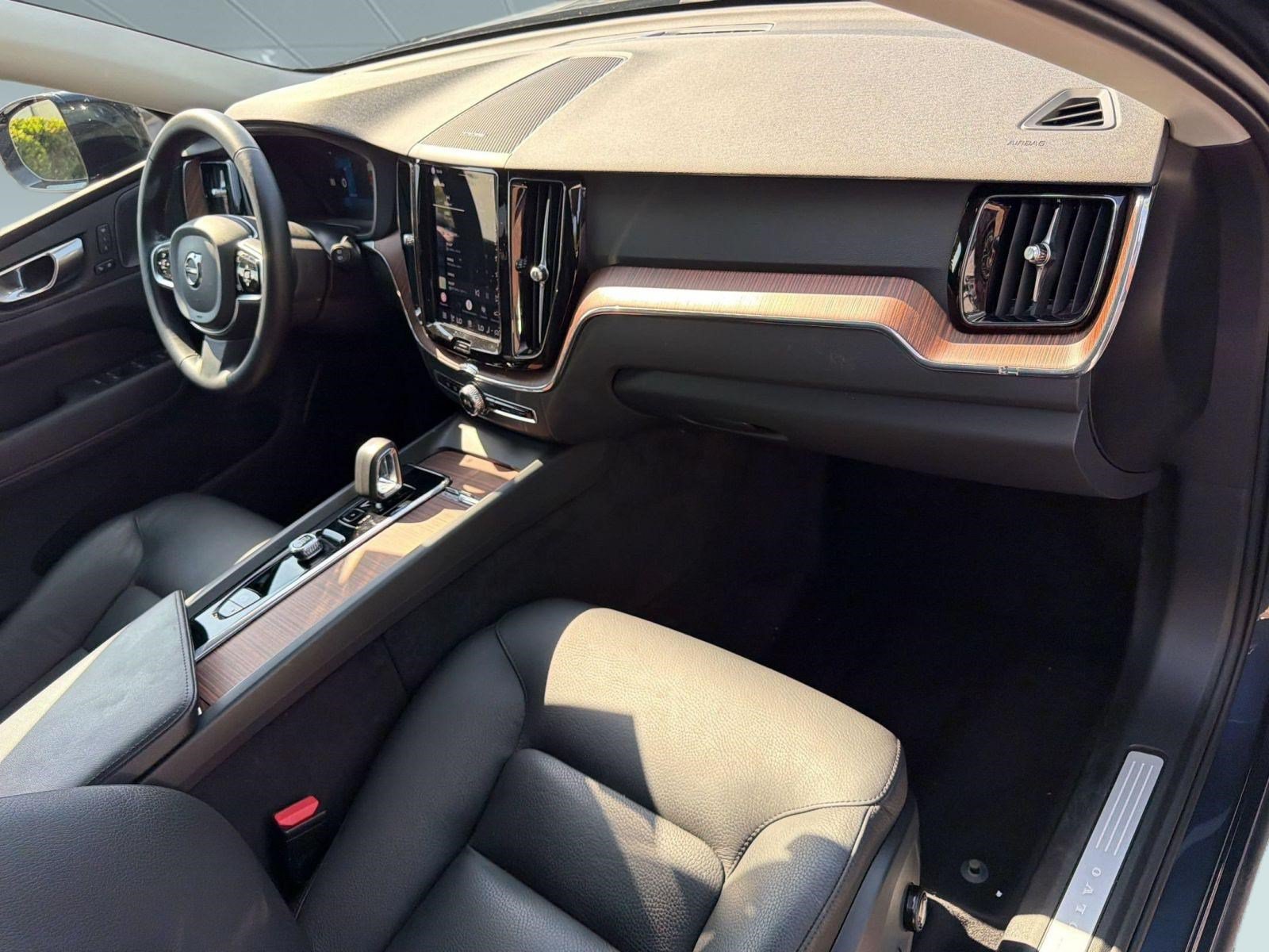 Certified 2024 Volvo XC60 B5 Plus w/ Climate Package AWD/4WD image 31