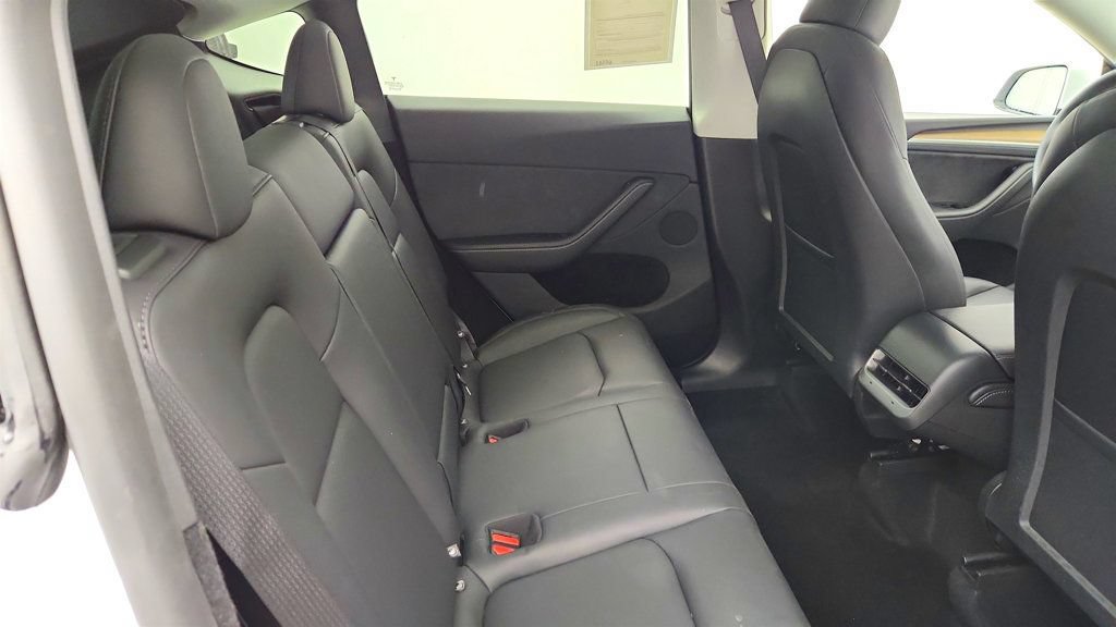 Used 2025 Tesla Model Y Long Range AWD/4WD image 28