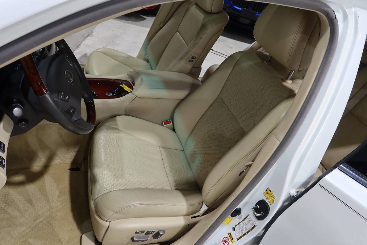 Used 2012 Lexus LS 460 w/ Comfort Pkg RWD image 18