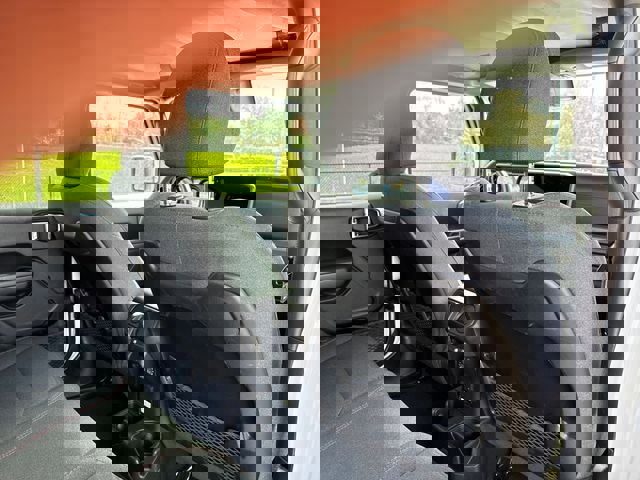 Used 2025 Jeep Wrangler Unlimited Rubicon image 18