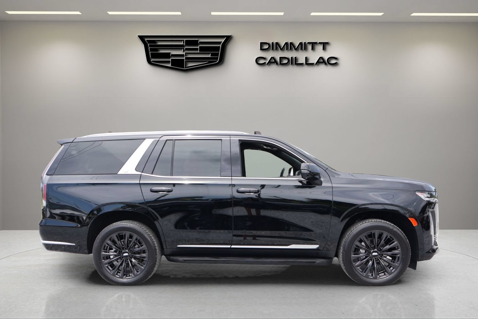 Certified 2022 Cadillac Escalade Luxury RWD image 4
