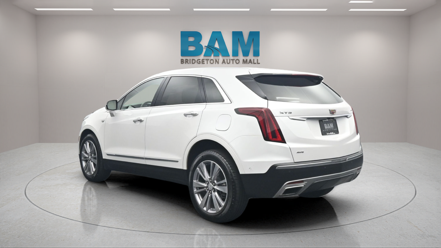 Used 2024 Cadillac XT5 Premium Luxury w/ Technology Package AWD/4WD image 4