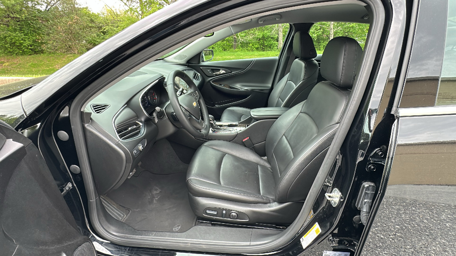 Used 2024 Chevrolet Malibu LT FWD image 13
