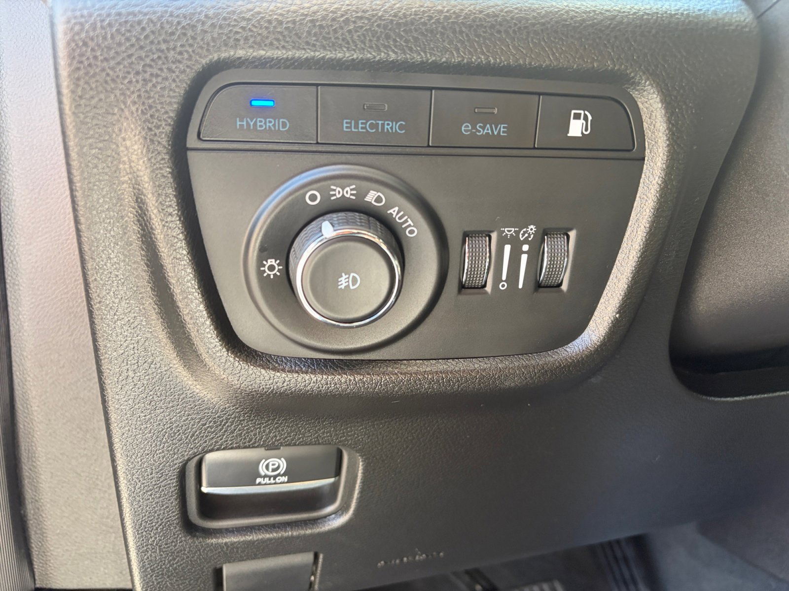 Used 2023 Jeep Grand Cherokee Trailhawk w/ Advanced Protech Group II AWD/4WD image 12