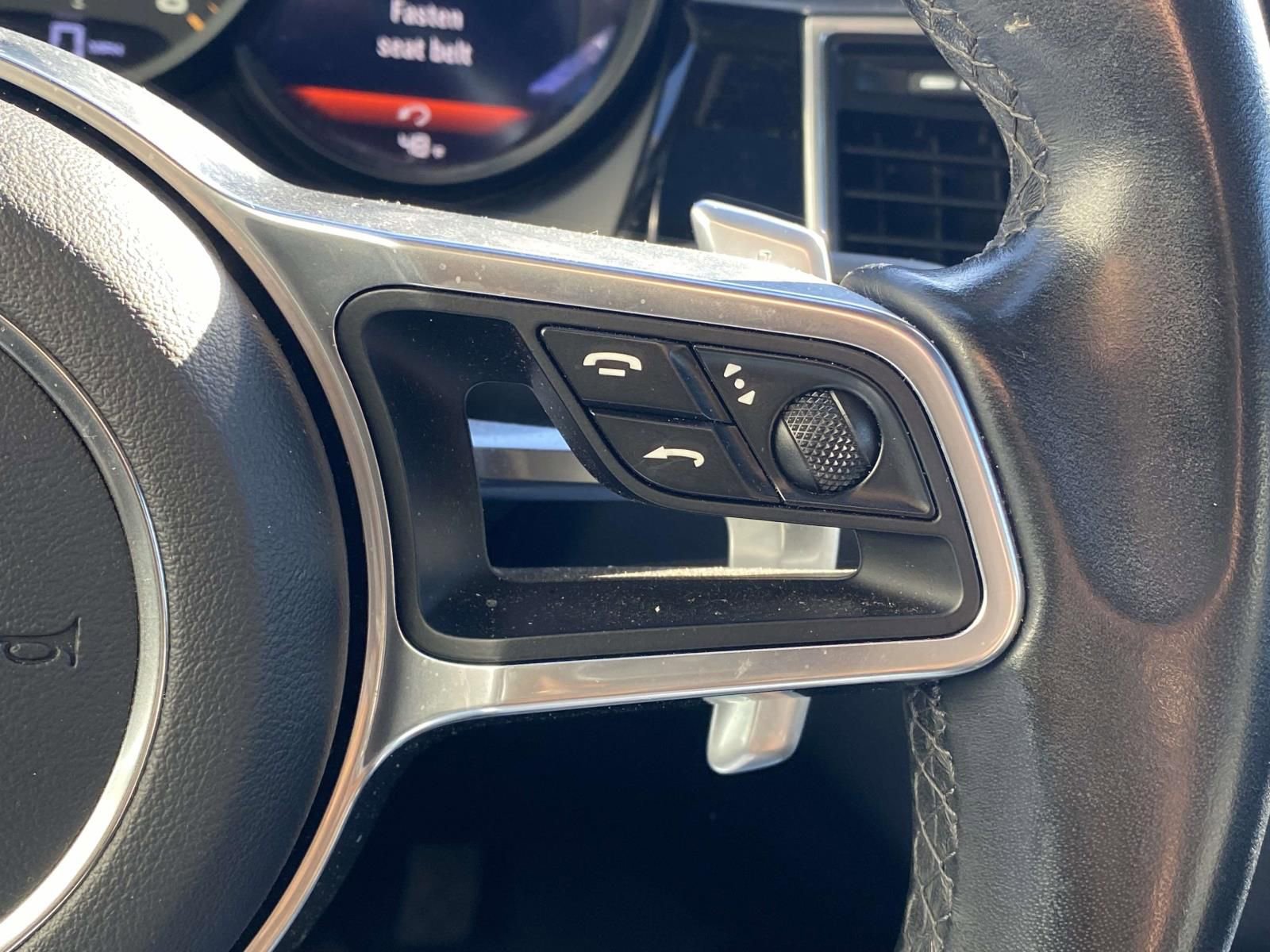 Used 2018 Porsche Macan w/ Premium Package Plus AWD/4WD image 23