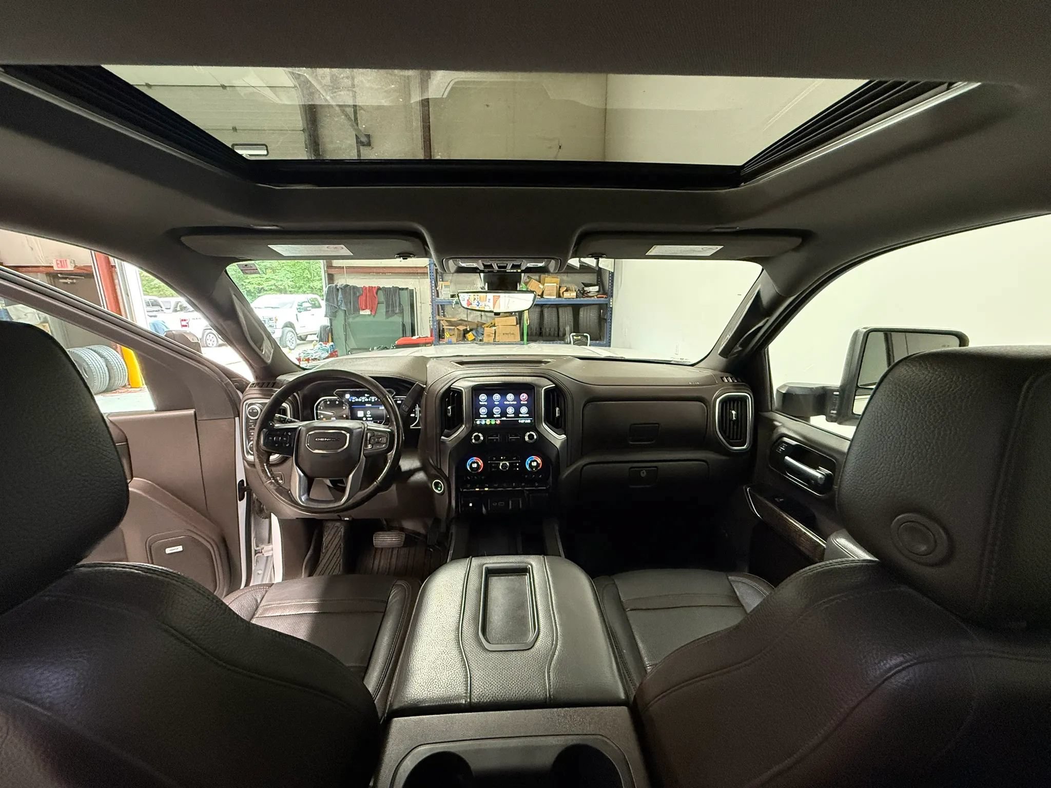 Used 2020 GMC Sierra 2500 Denali w/ Denali Ultimate Package AWD/4WD image 17