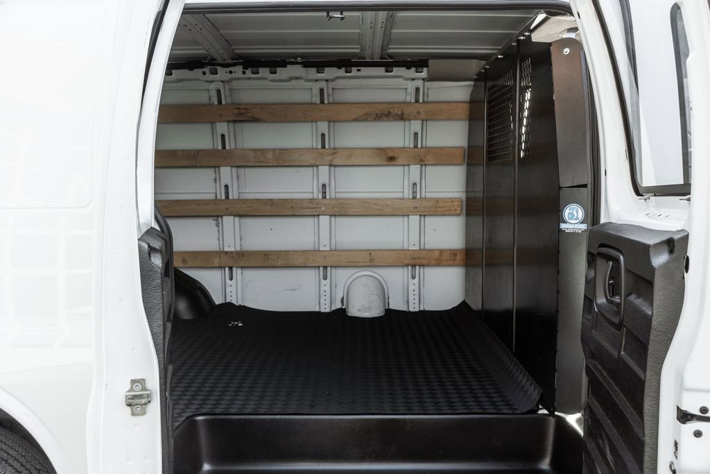 Used 2024 GMC Savana 2500 w/ Driver Convenience Package image 9