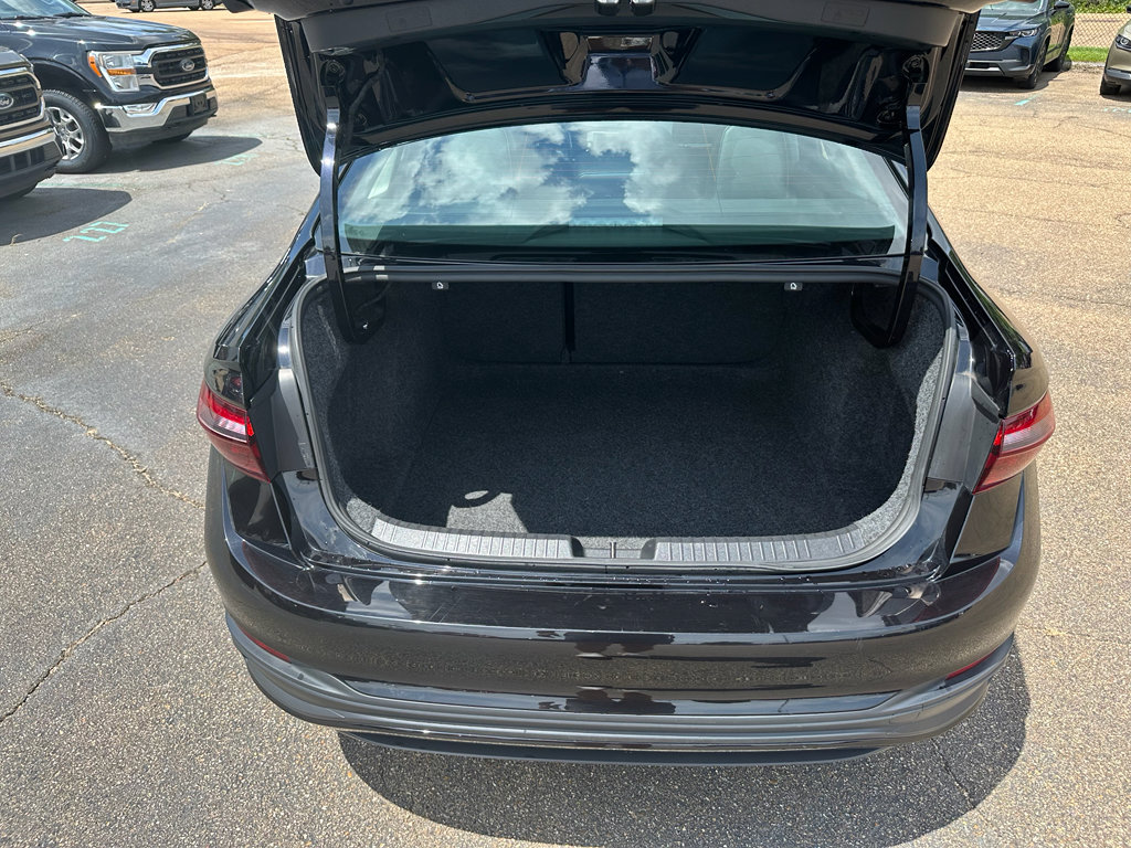 Used 2024 Volkswagen Jetta SE image 20