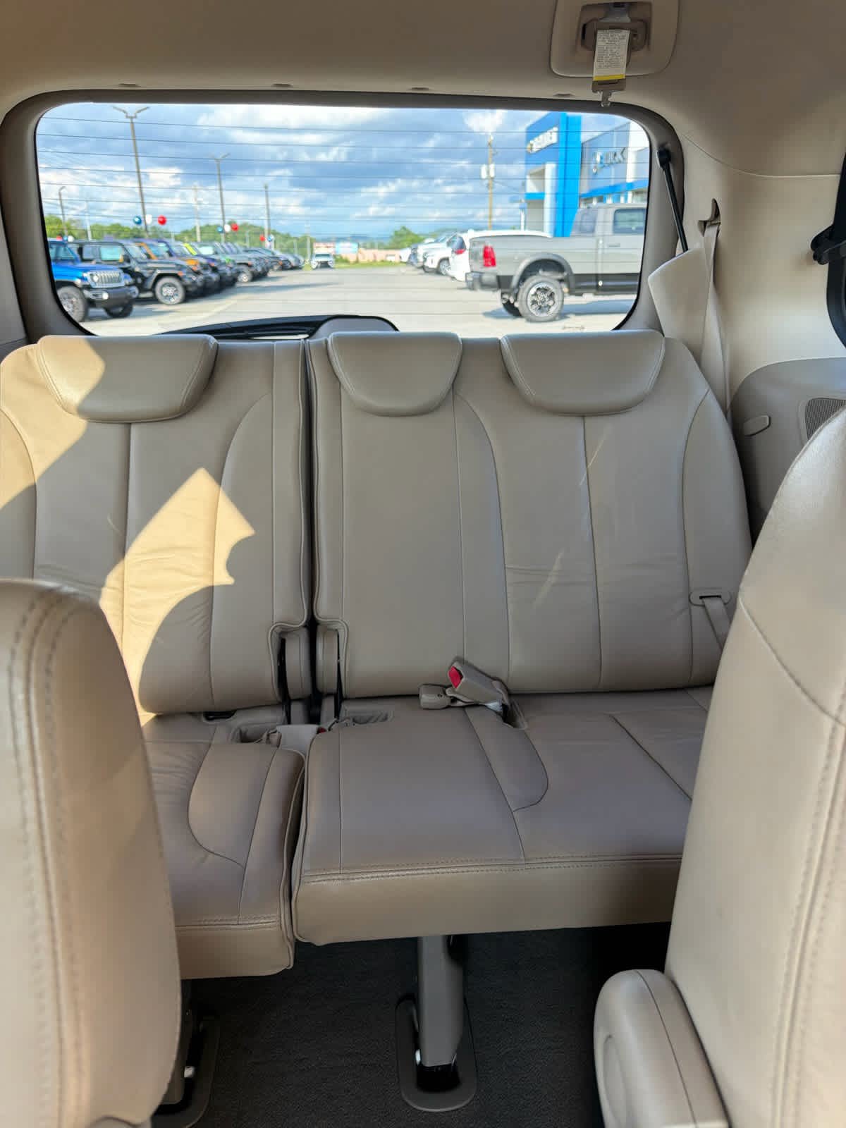 Used 2010 Kia Sedona EX w/ Luxury Pkg FWD image 12
