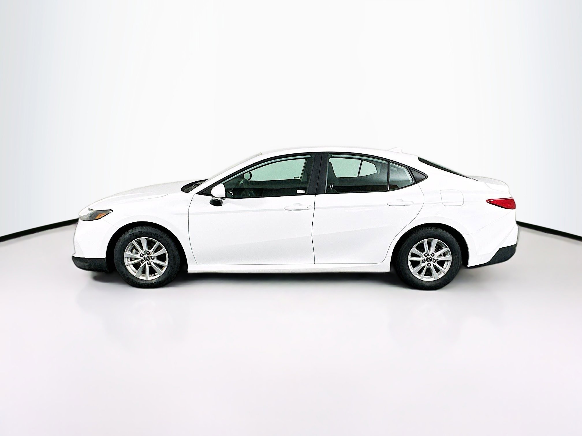 Used 2025 Toyota Camry LE image 4