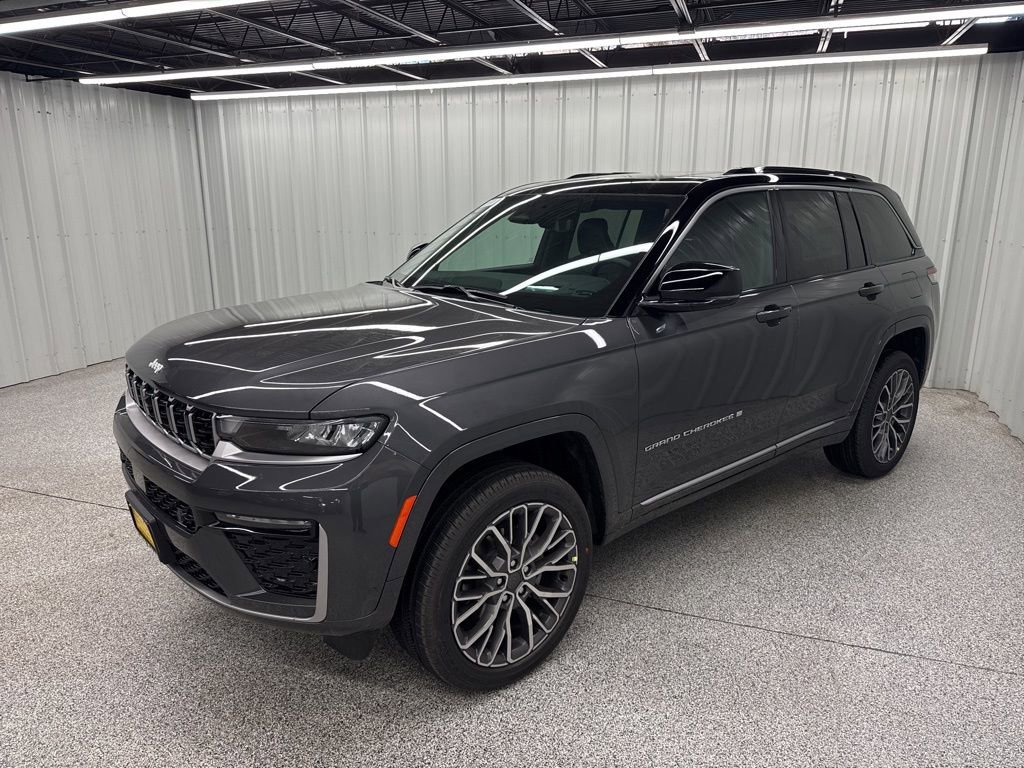 New 2026 Jeep Grand Cherokee Summit image 2