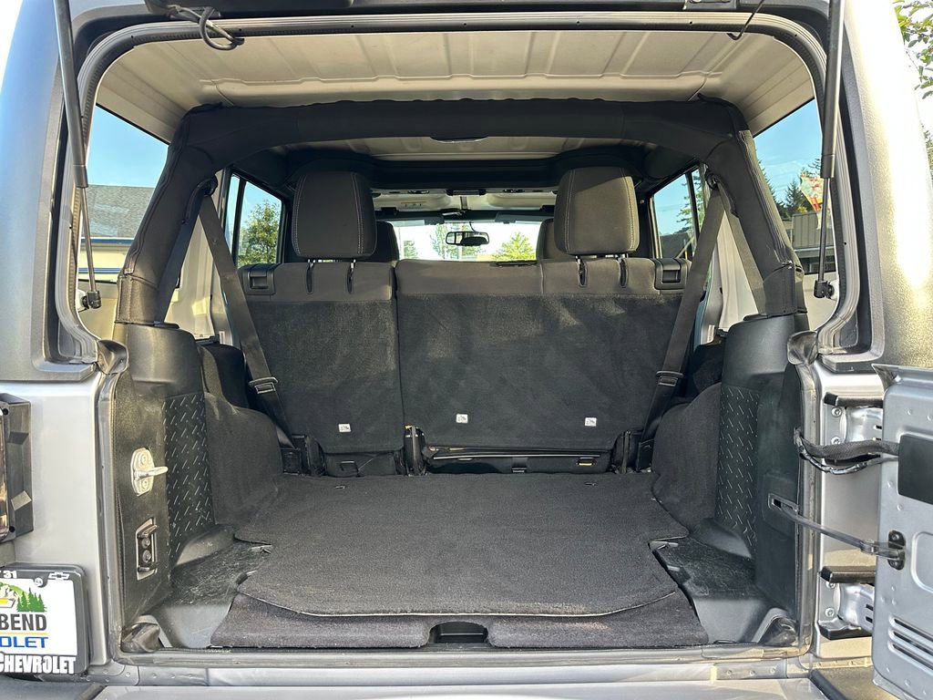 Used 2018 Jeep Wrangler Unlimited Sahara w/ Connectivity Group image 15