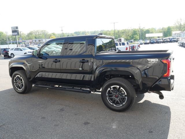 Used 2025 Toyota Tacoma TRD Sport AWD/4WD image 8