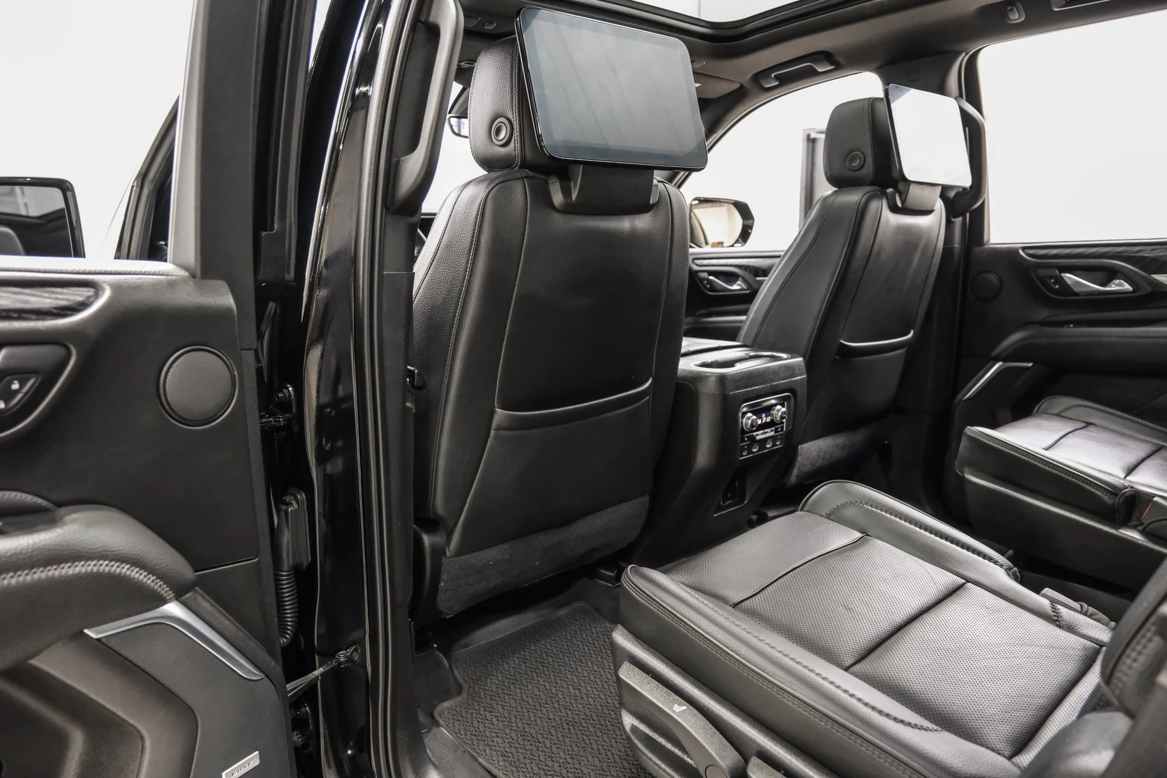 Used 2021 GMC Yukon Denali w/ Denali Premium Package image 48