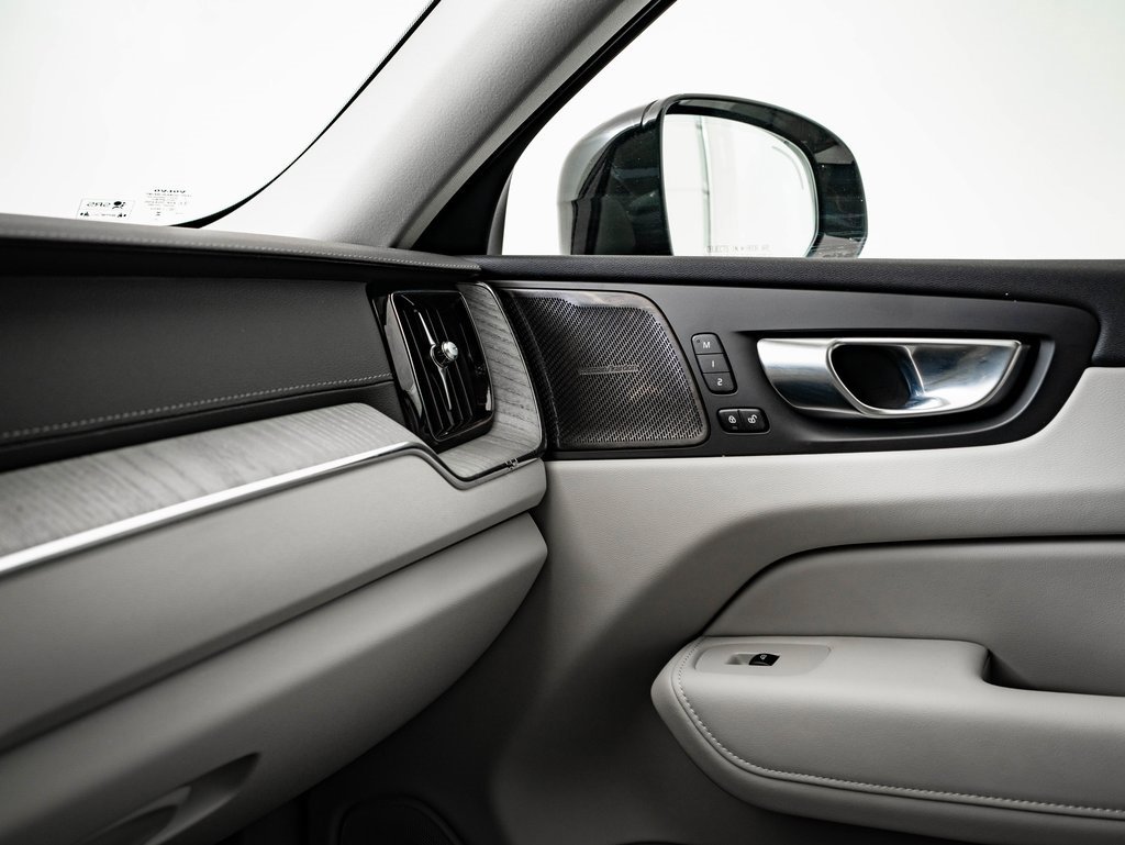 Used 2025 Volvo XC60 B5 Ultra w/ Protection Package Premier image 41