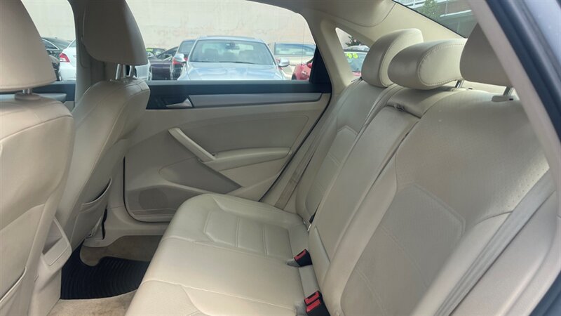 Used 2015 Volkswagen Passat 1.8T Limited Edition FWD image 18