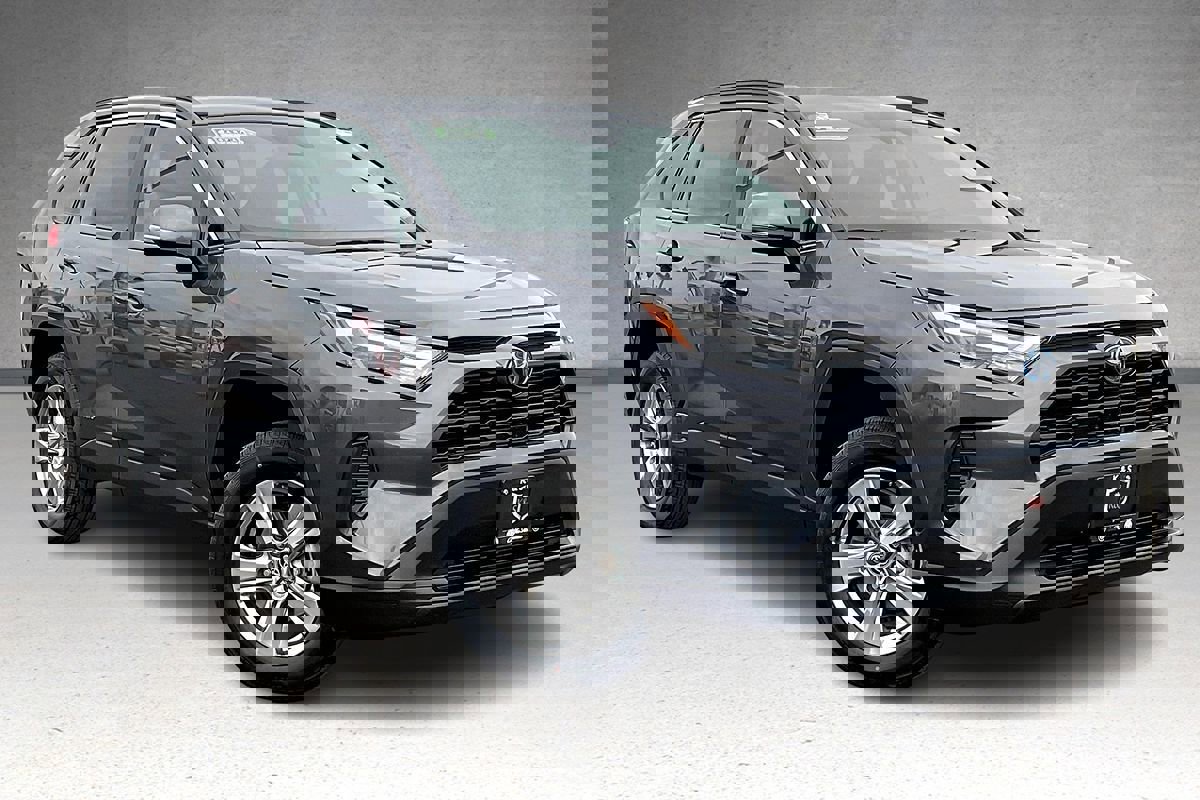Used 2024 Toyota RAV4 XLE image 2
