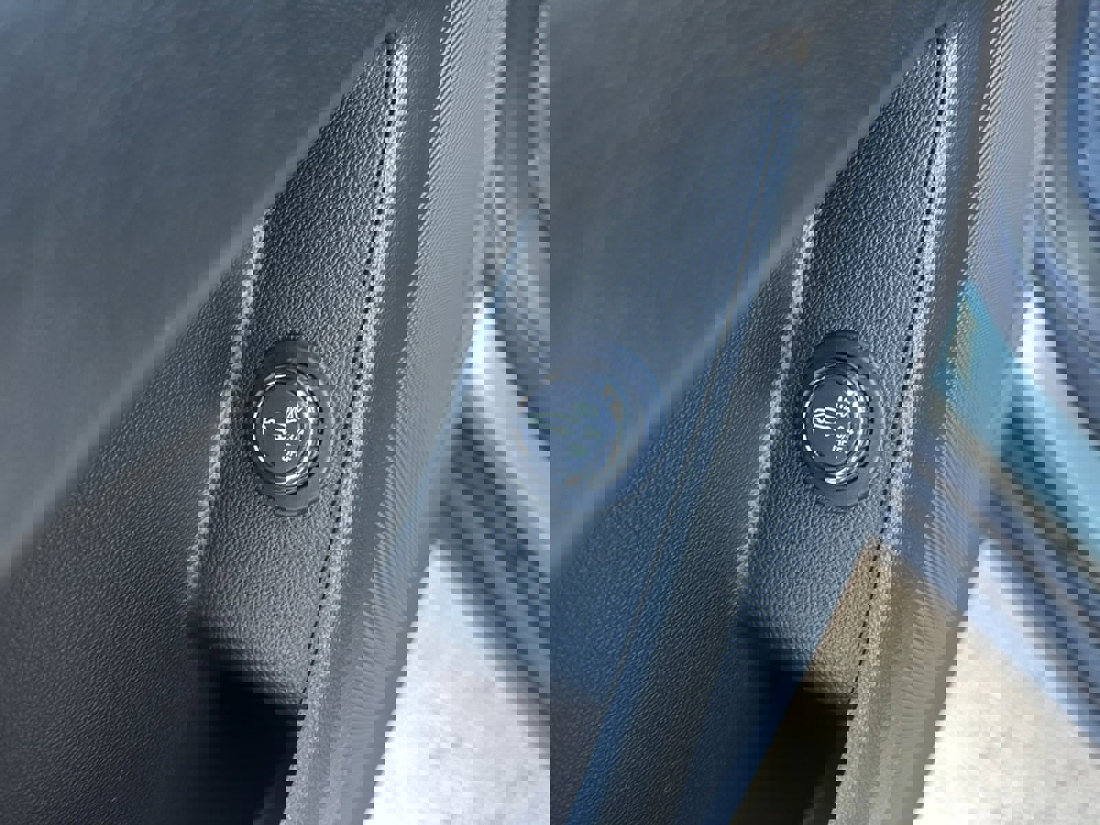 Used 2023 Chevrolet Traverse LT w/ Rear Camera Mirror Package image 16