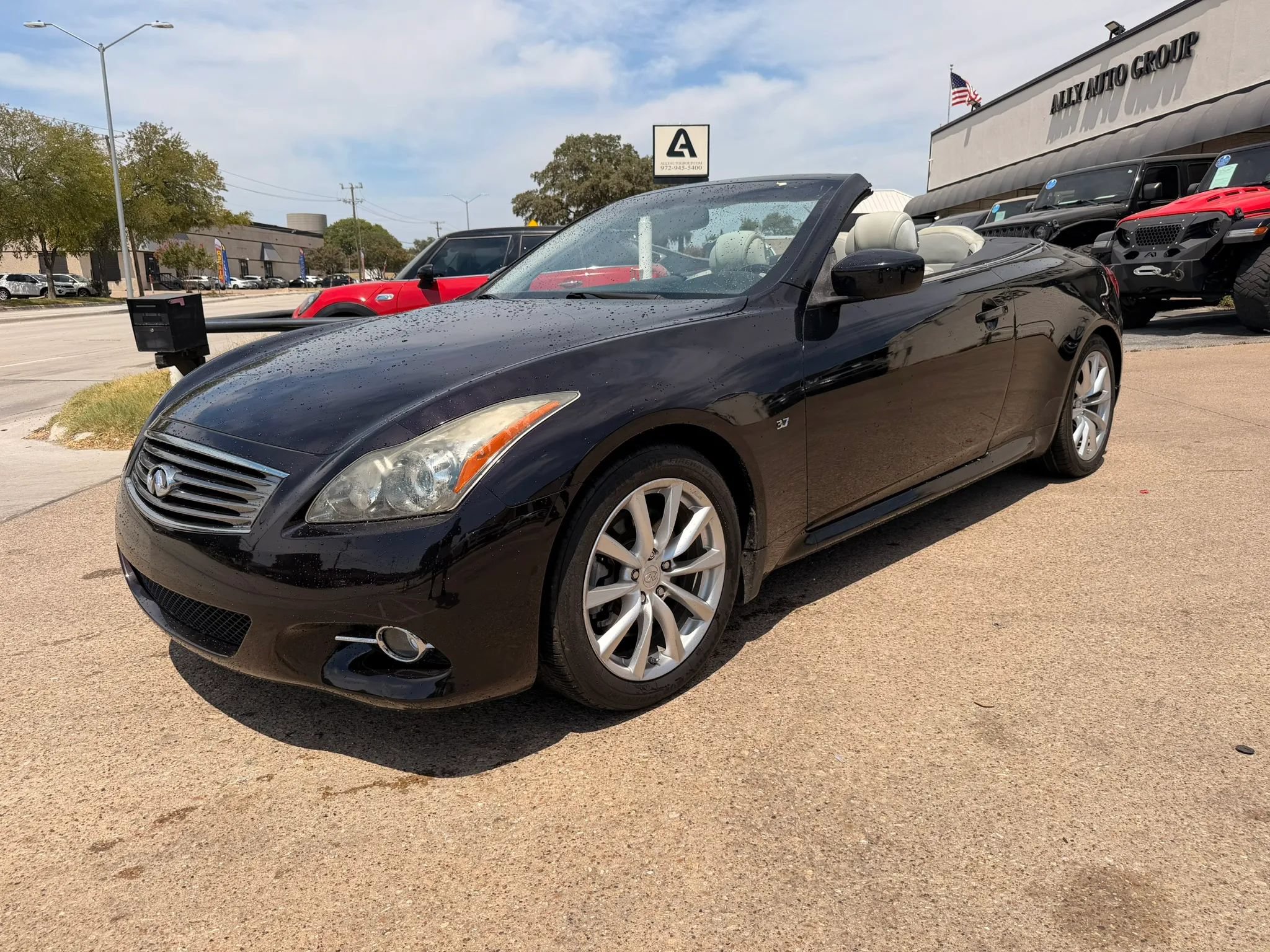 Used 2014 INFINITI Q60 Convertible w/ Premium Package RWD image 1