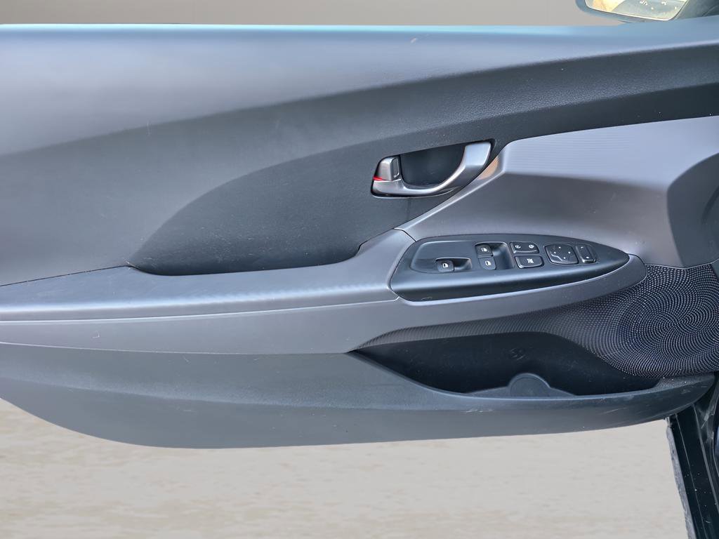 Used 2019 Hyundai Veloster 2.0 image 16