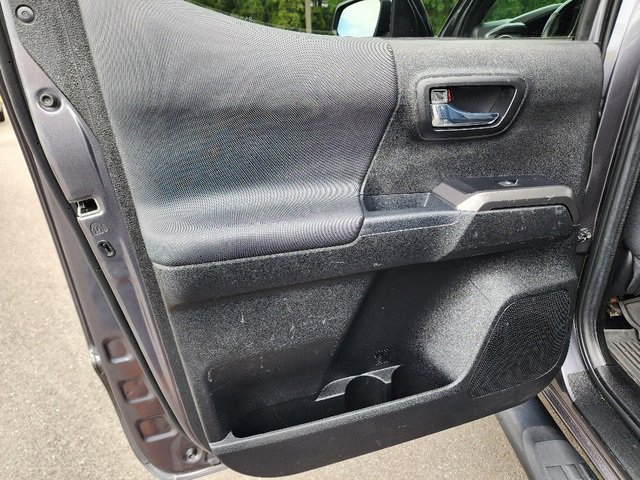 Used 2022 Toyota Tacoma TRD Off-Road image 23