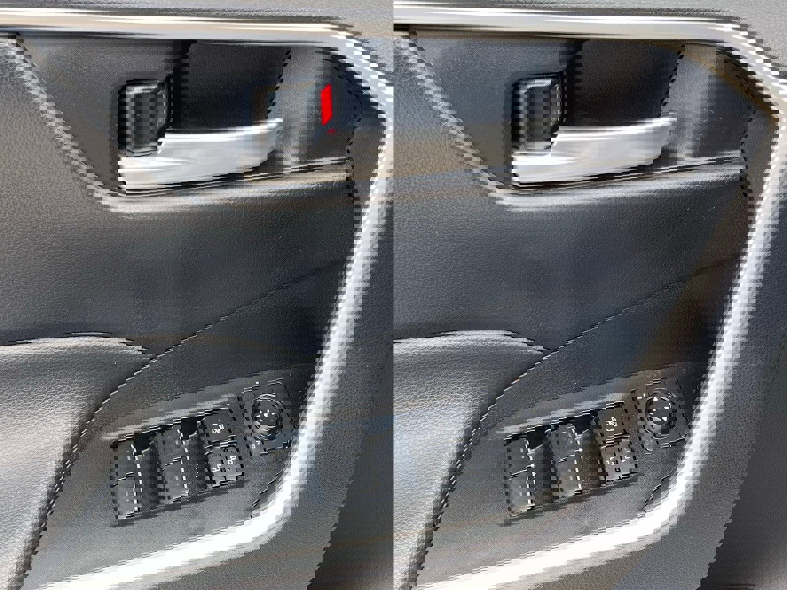 Used 2025 Toyota RAV4 XLE image 23