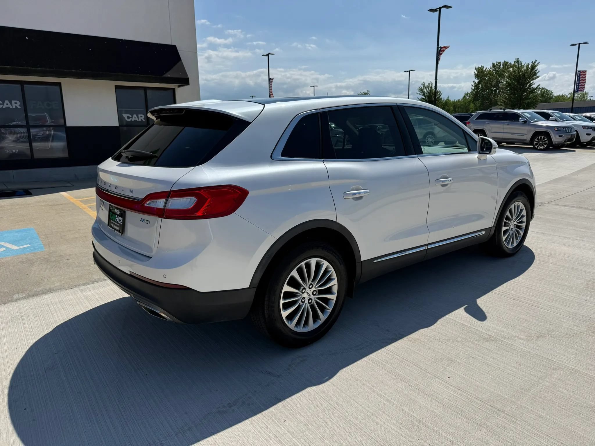 Used 2016 Lincoln MKX Select w/ Select Plus Package AWD/4WD image 17