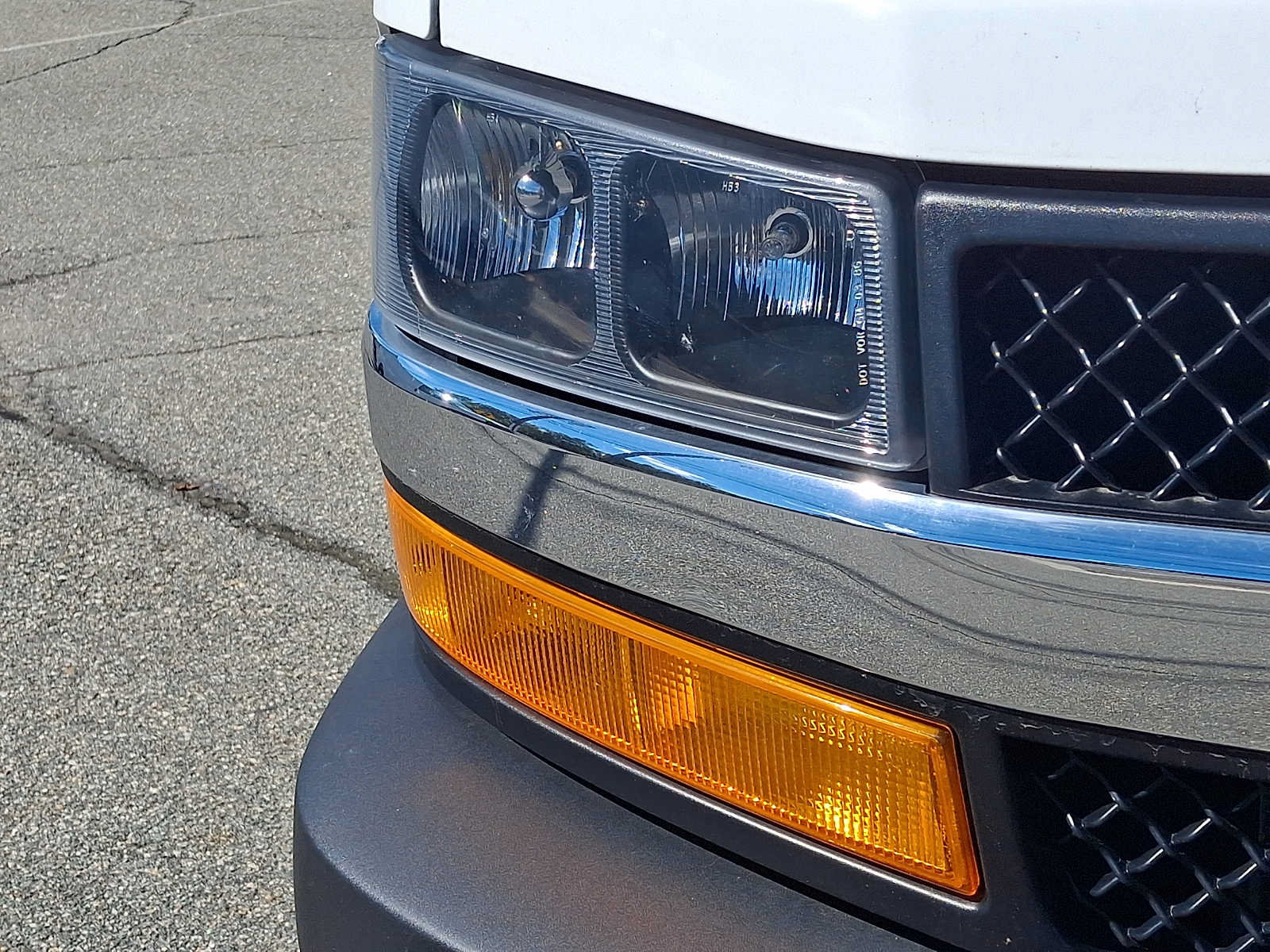 Used 2025 Chevrolet Express 2500 w/ Driver Convenience Package RWD image 9