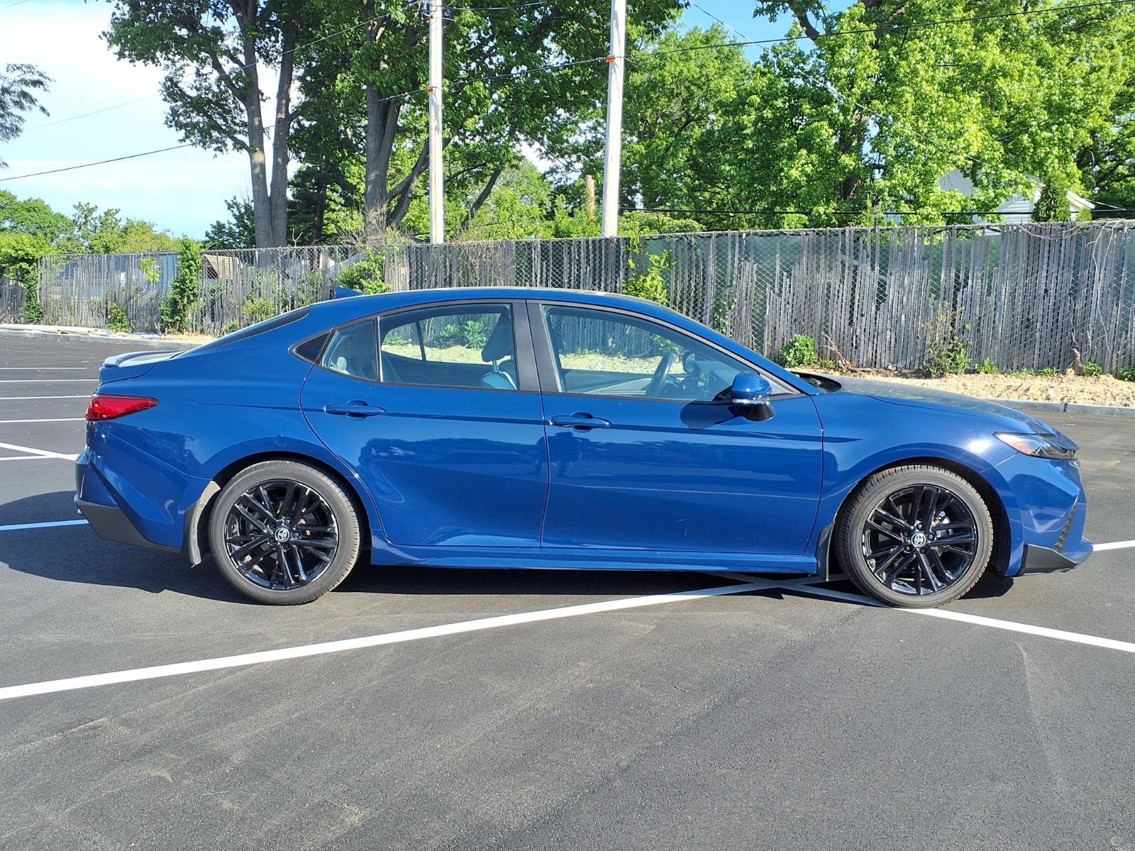 Used 2025 Toyota Camry SE w/ Multimedia Upgrade Package FWD image 2