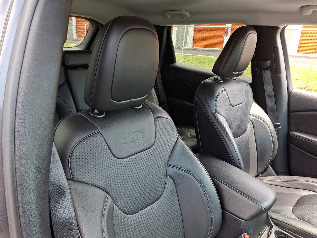 Used 2020 Jeep Cherokee Limited image 13