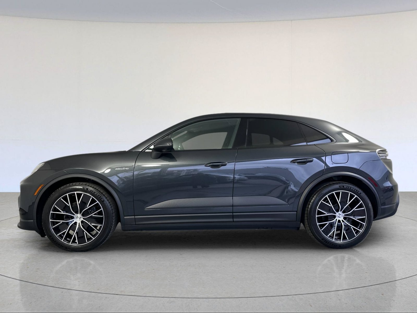 New 2026 Porsche Macan Electric RWD image 2
