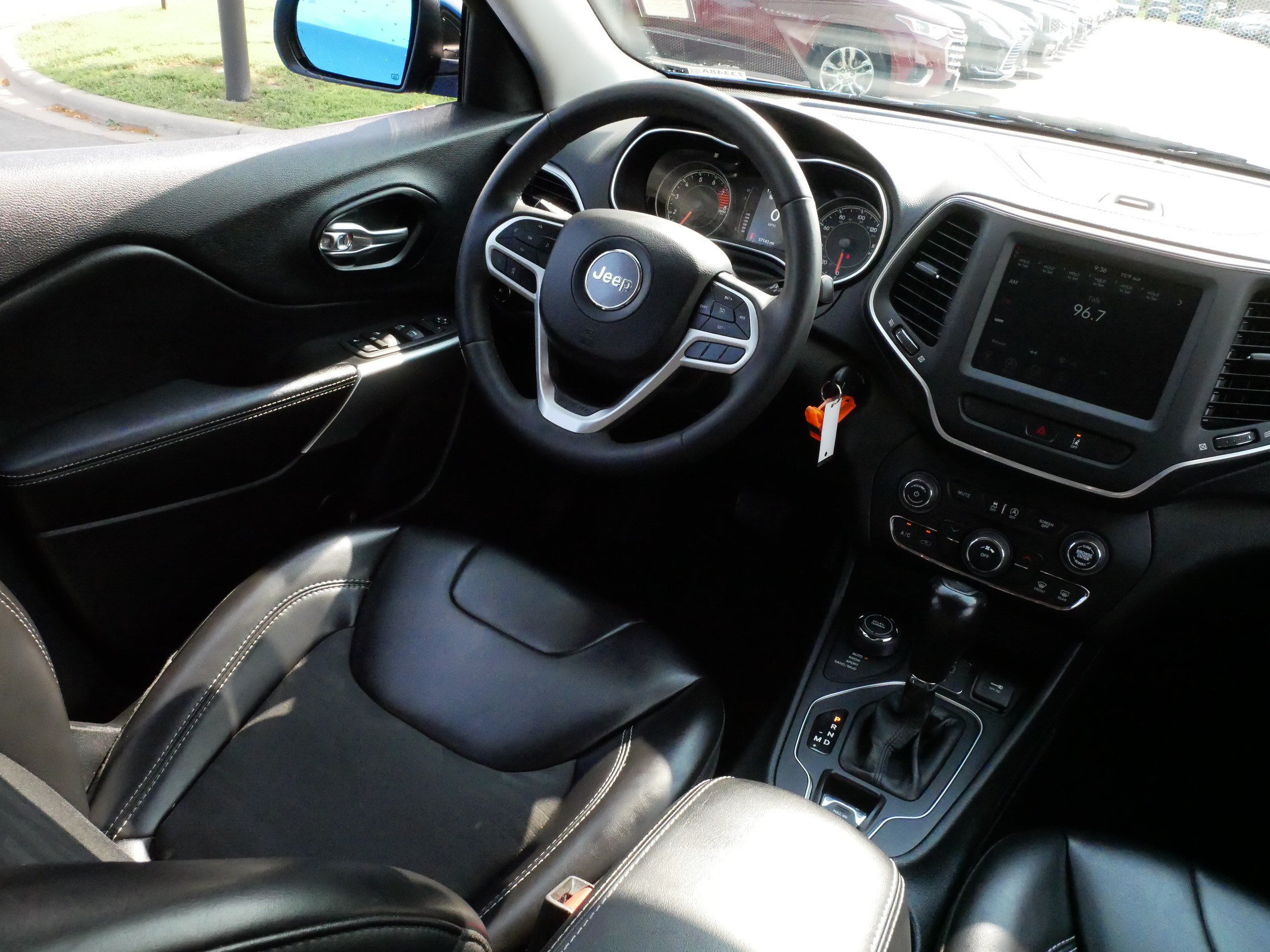 Used 2022 Jeep Cherokee Latitude AWD/4WD image 9