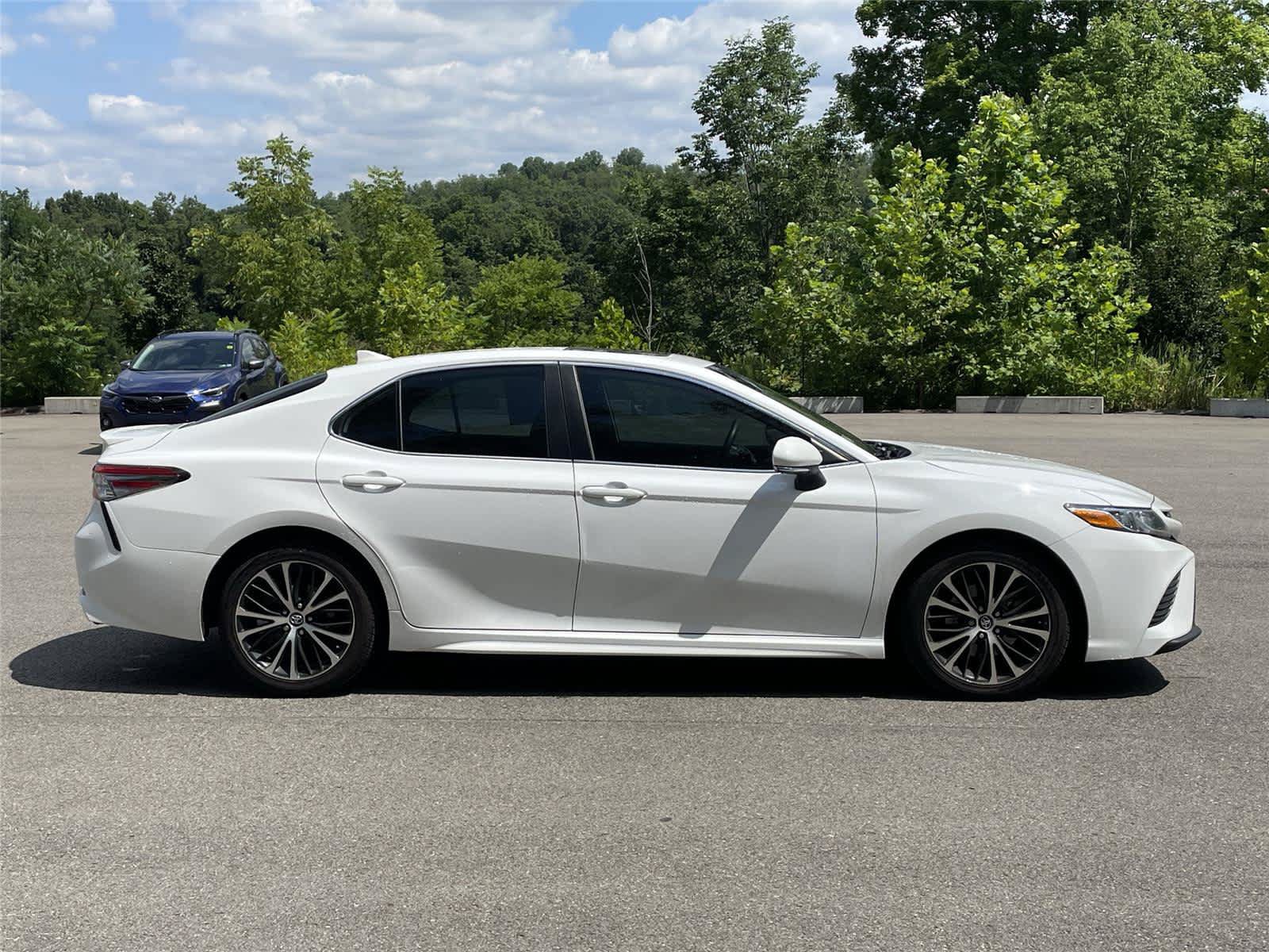 Used 2019 Toyota Camry SE w/ Convenience Package FWD image 6