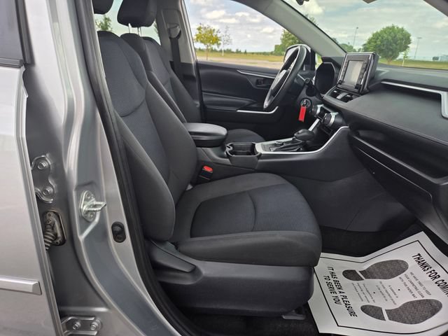 Used 2019 Toyota RAV4 LE w/ Carpet Mat Package AWD/4WD image 35