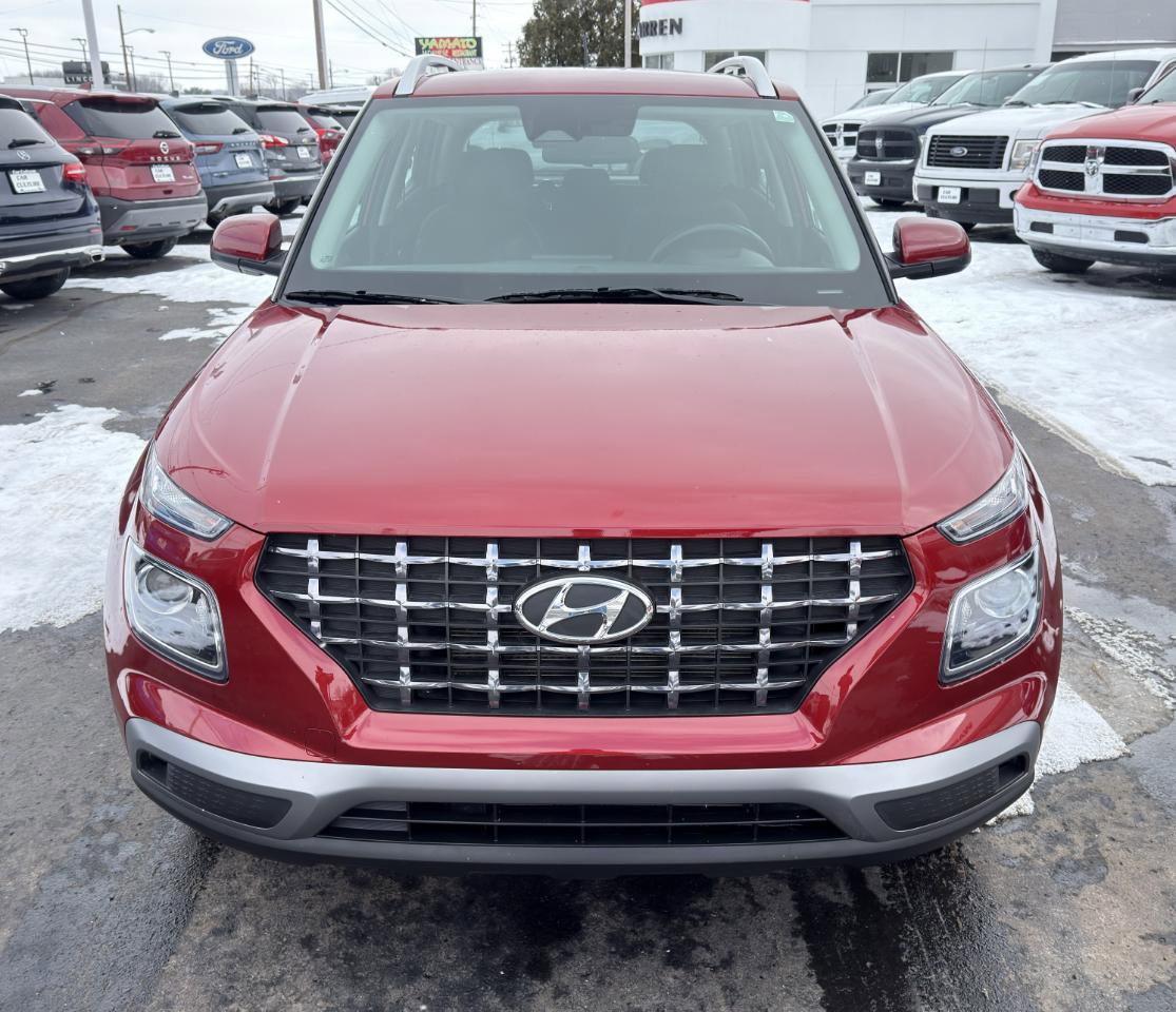Used 2024 Hyundai Venue SEL FWD image 4