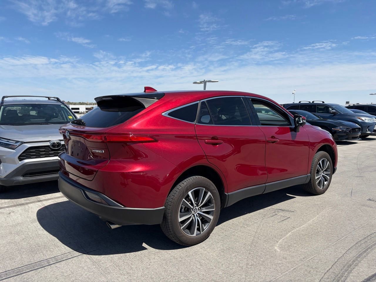 Used 2022 Toyota Venza LE AWD/4WD image 2