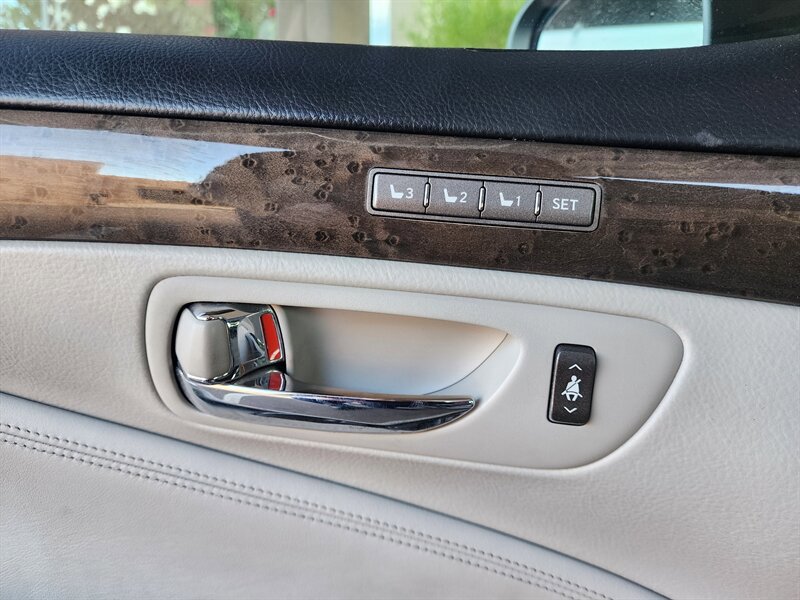 Used 2012 Lexus LS 460 AWD w/ Comfort Pkg image 19