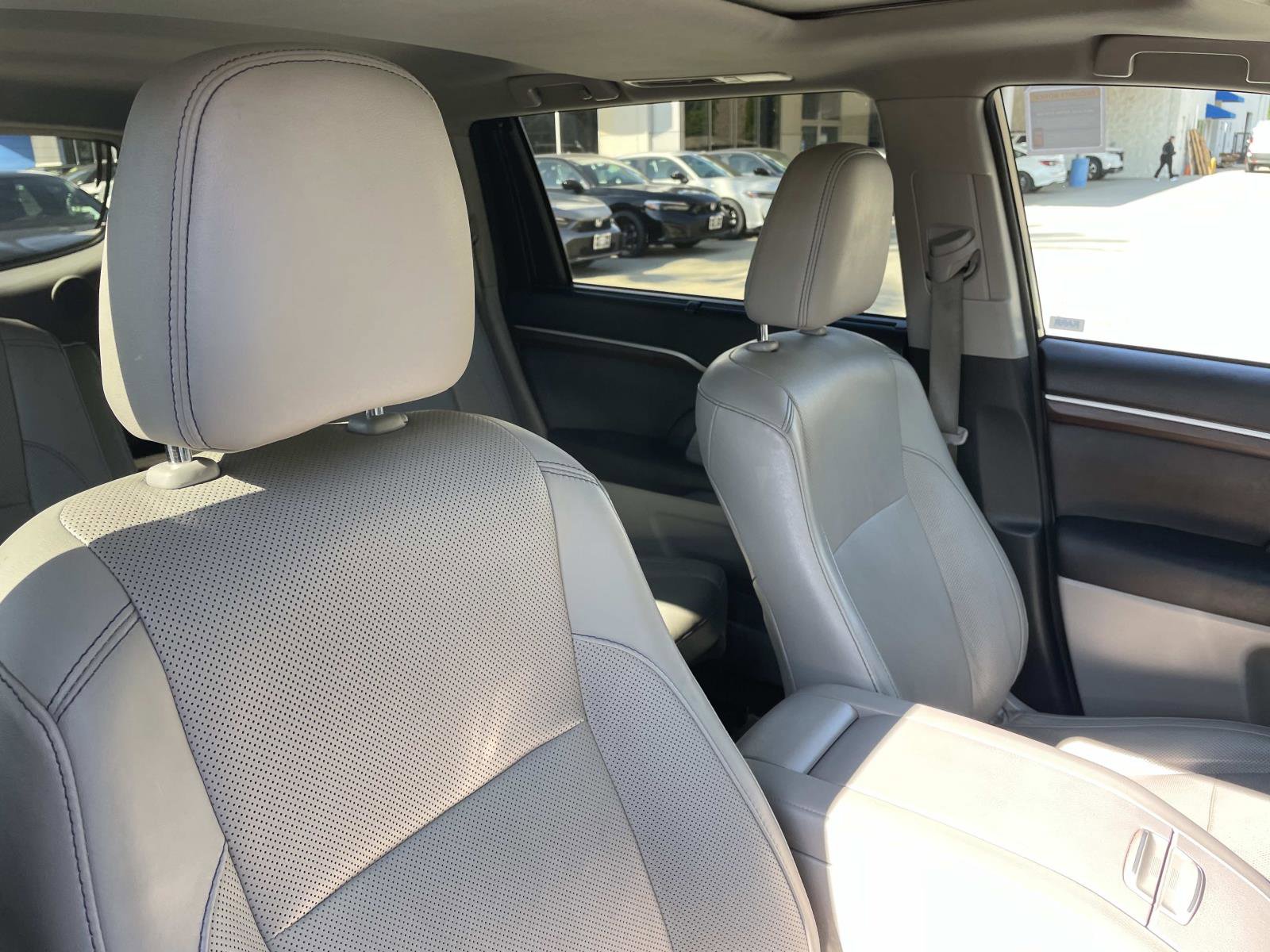 Used 2016 Toyota Highlander Limited image 23