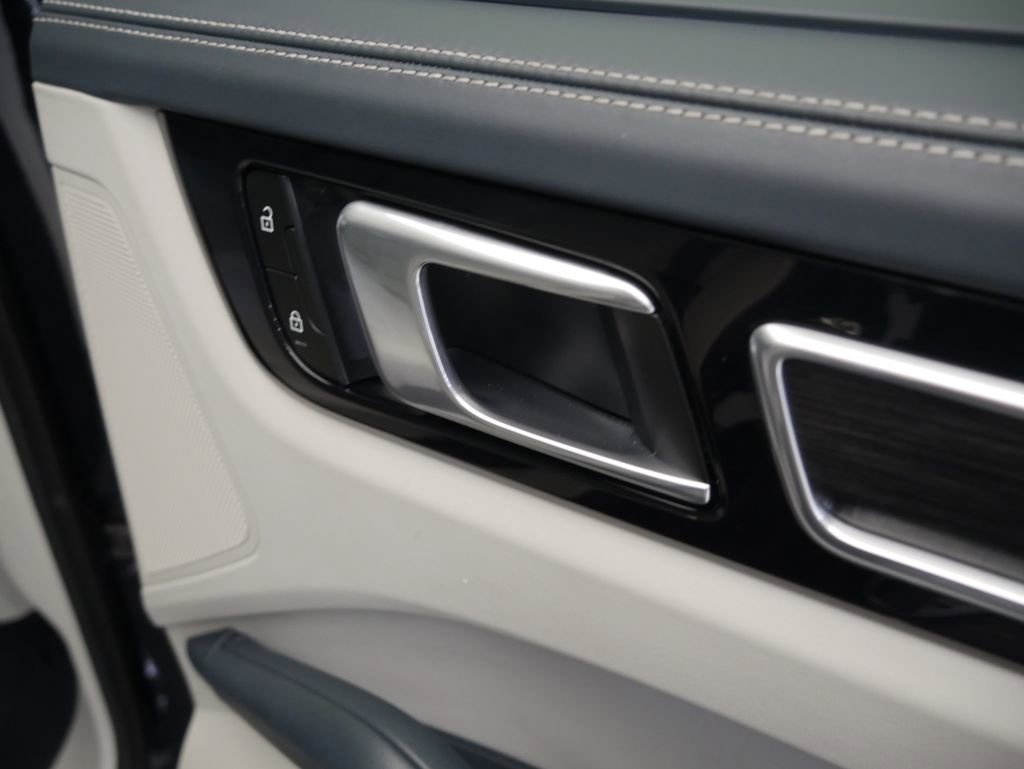 Certified 2023 Porsche Cayenne GTS AWD/4WD image 34