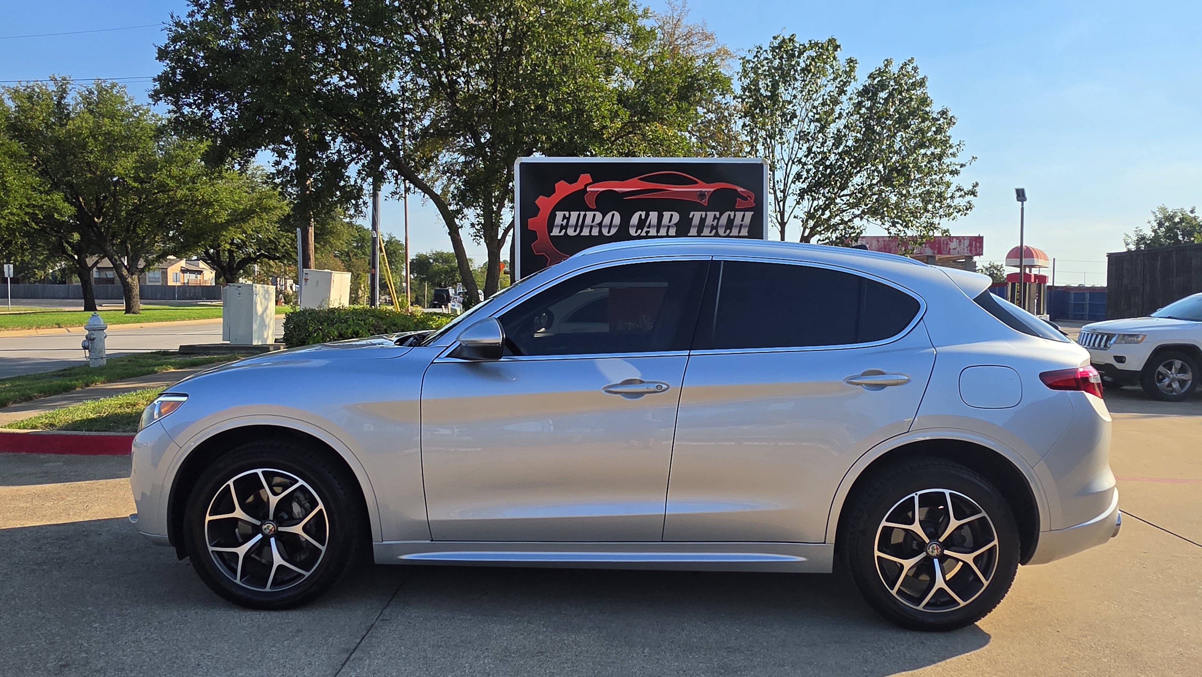 Used 2021 Alfa Romeo Stelvio Ti AWD/4WD image 2