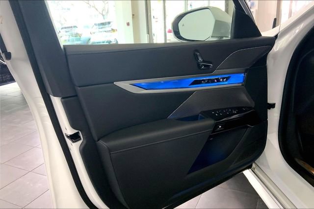 Used 2025 BMW i7 eDrive50 w/ Premium Package RWD image 10