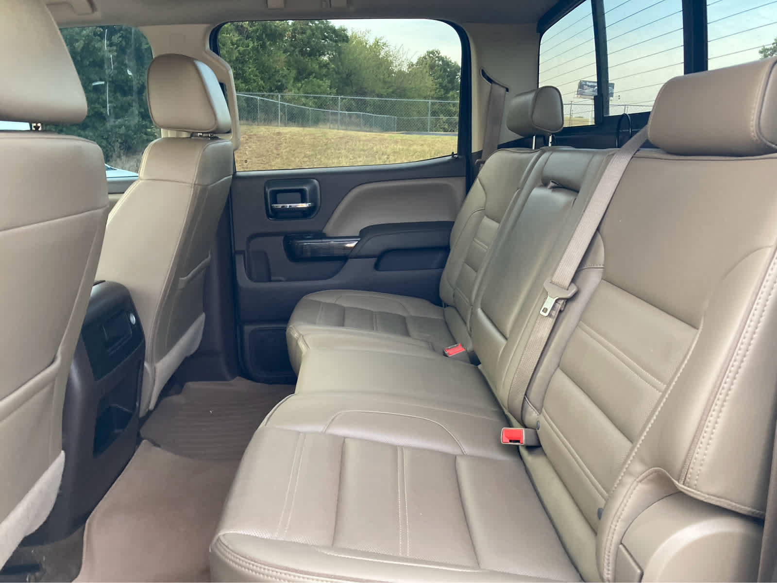 Used 2016 GMC Sierra 2500 Denali w/ Duramax Plus Package AWD/4WD image 4