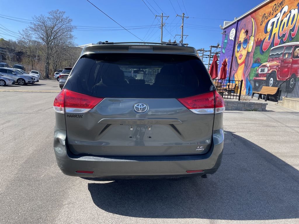 Used 2012 Toyota Sienna LE w/ Towing Pkg AWD/4WD image 4